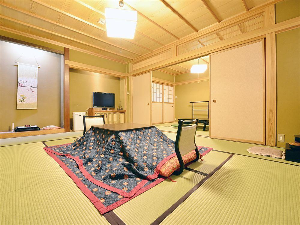 Jinpyokaku Hotel Yamanouchi  Exterior photo