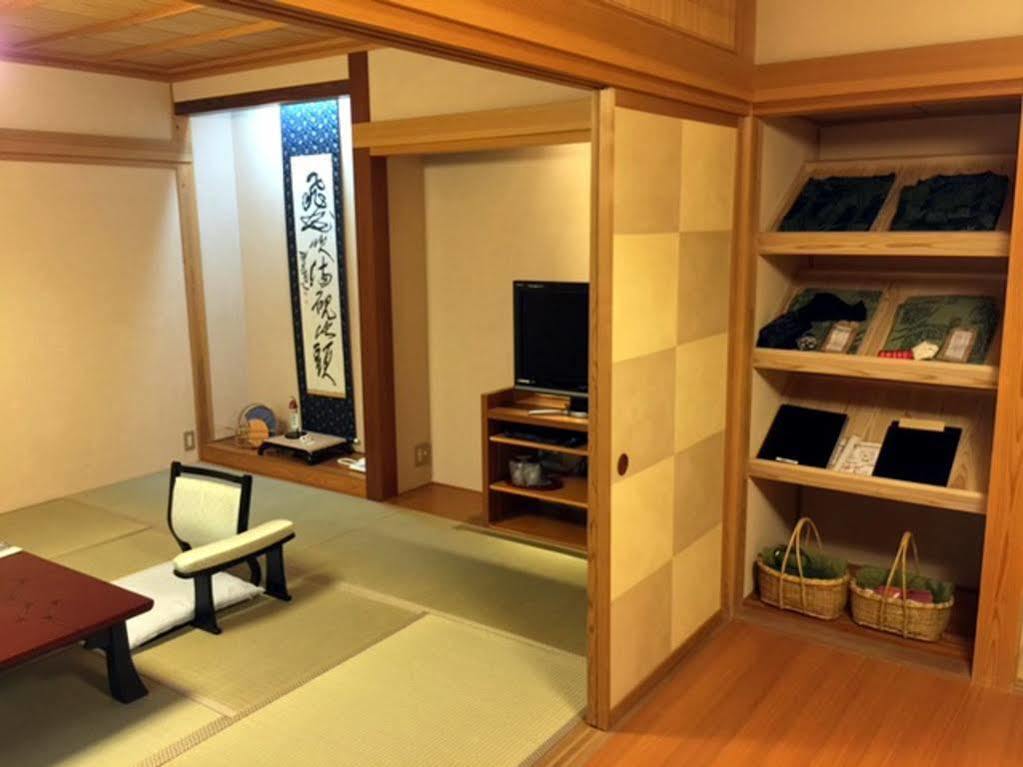 Jinpyokaku Hotel Yamanouchi  Exterior photo