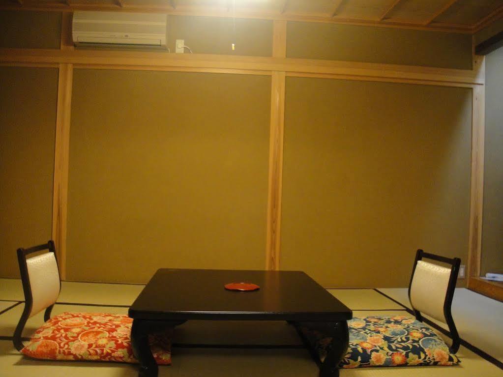 Jinpyokaku Hotel Yamanouchi  Exterior photo