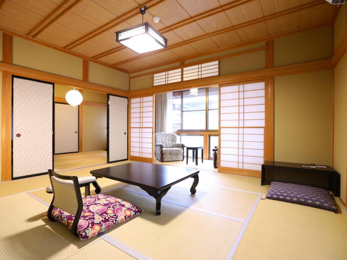 Jinpyokaku Hotel Yamanouchi  Exterior photo