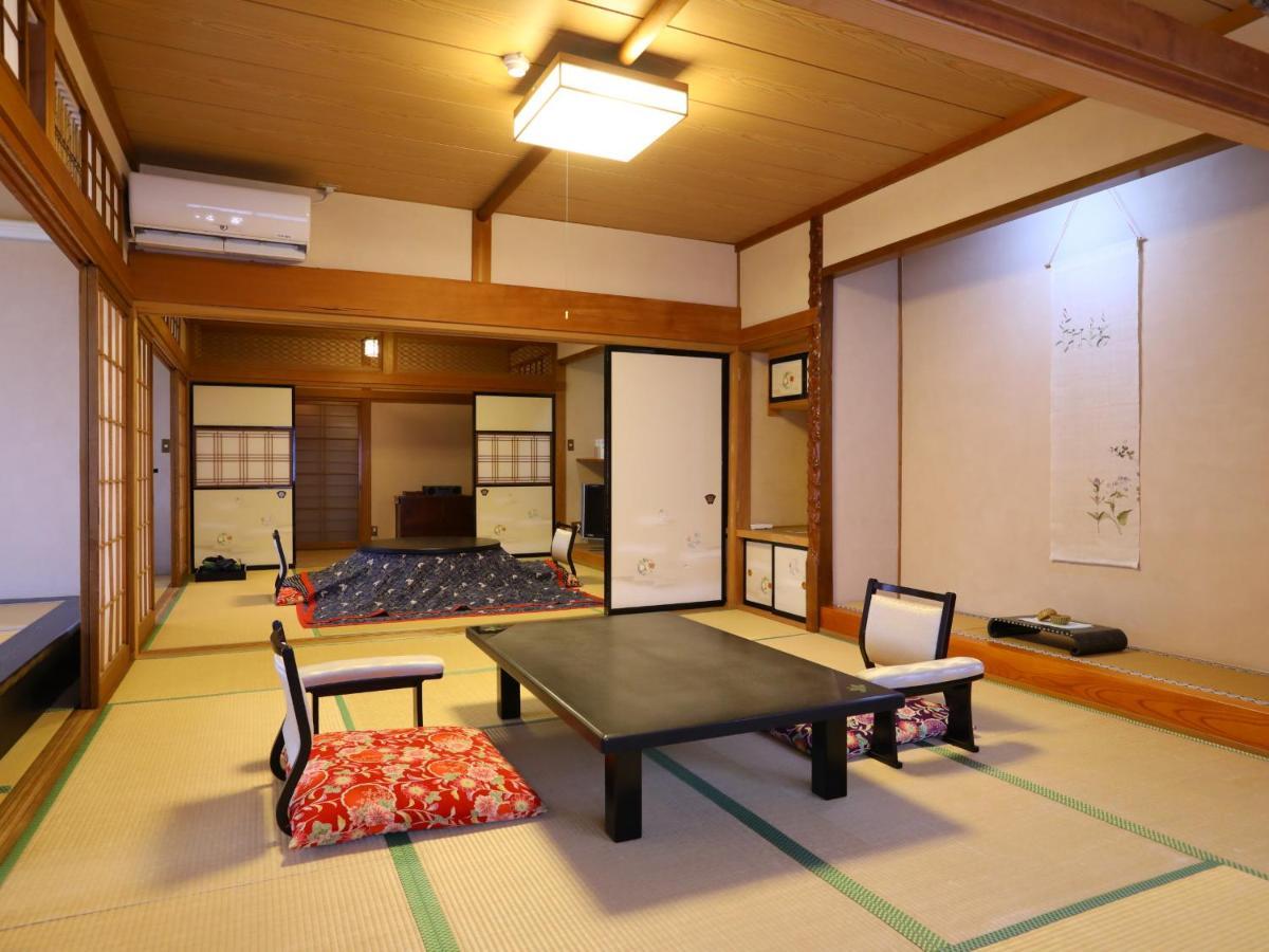 Jinpyokaku Hotel Yamanouchi  Exterior photo