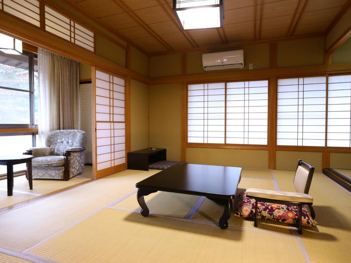 Jinpyokaku Hotel Yamanouchi  Exterior photo