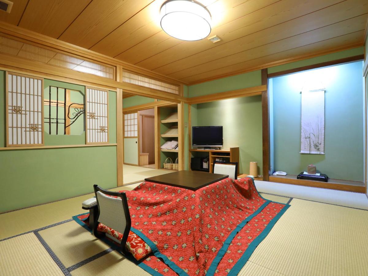 Jinpyokaku Hotel Yamanouchi  Exterior photo