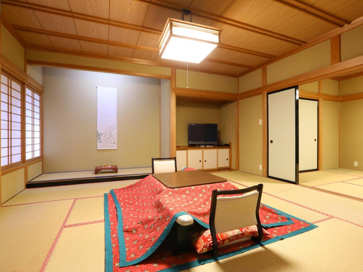 Jinpyokaku Hotel Yamanouchi  Exterior photo